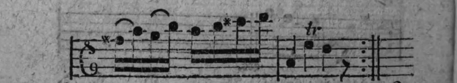 Notenbeyspiel: fünftes (abschließendes) System, mit sternartigem Zeichen, einem kleinen sternförmigen Zeichen (✱) über einer Note, »tr« (Triller) und Wiederholungspunkten (:) vor dem Doppelstrich