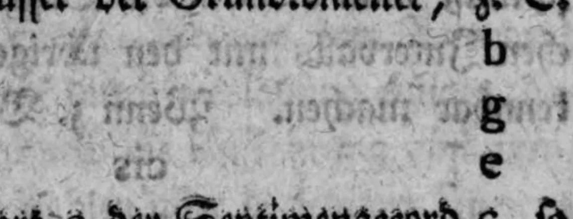 Notenbeyspiel: Tonbuchstaben b, g, cis, e in gestaffelter Anordnung notiert